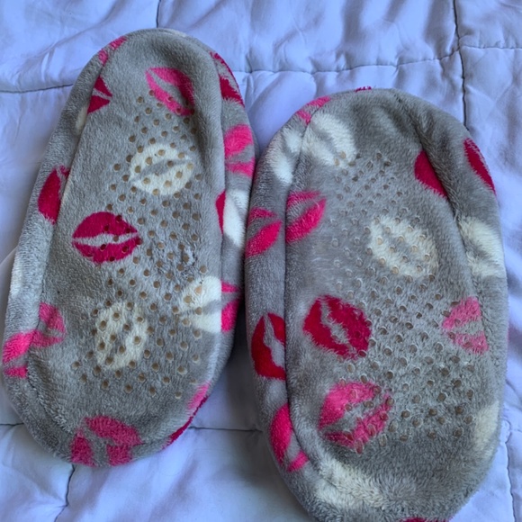 Kisses Slippers - Picture 2 of 2